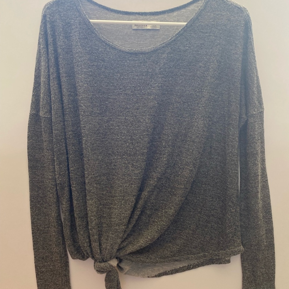 Hollister Long Sleeve w Knot